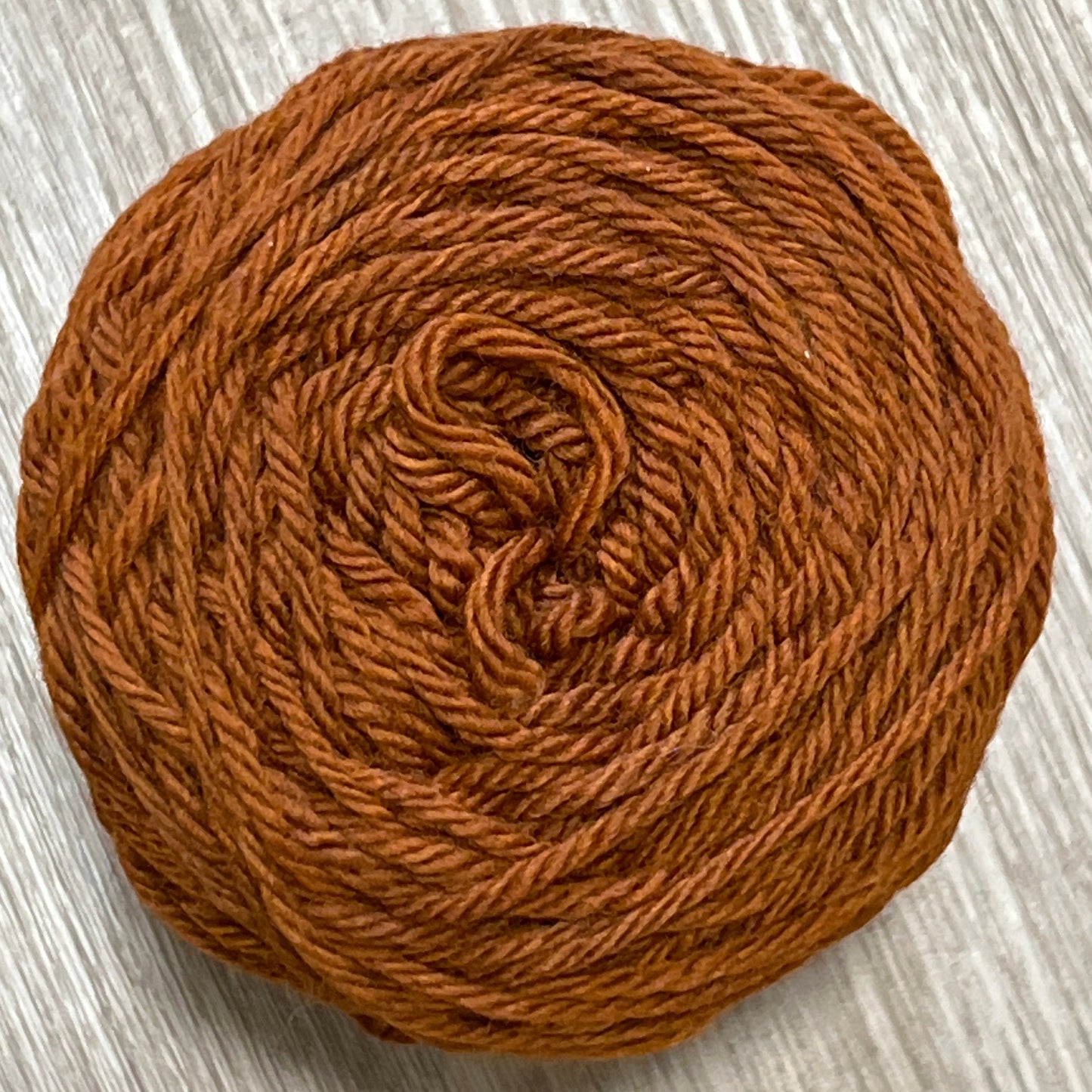Ovillo de lana merino uruguaya color canela