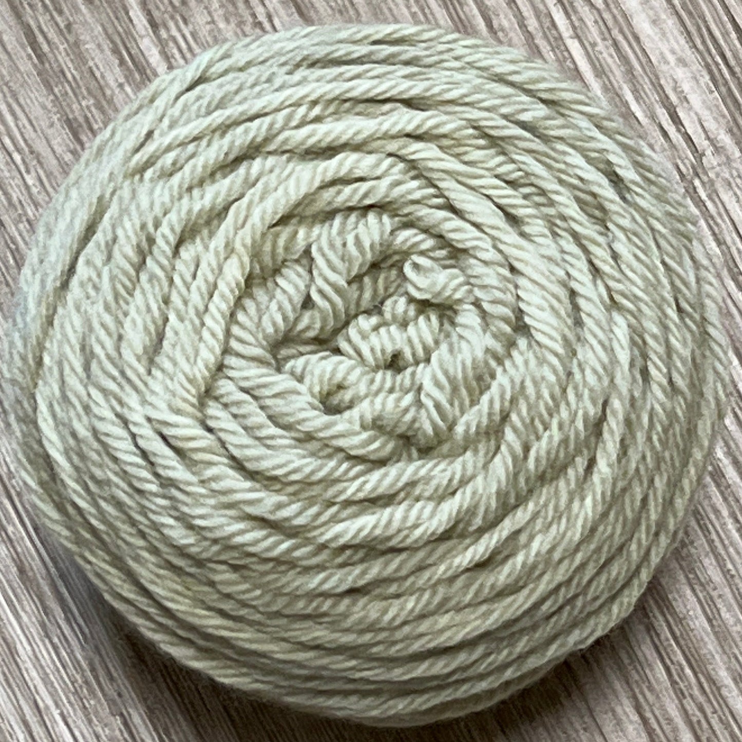 Ovillo de Lana Verde Seco