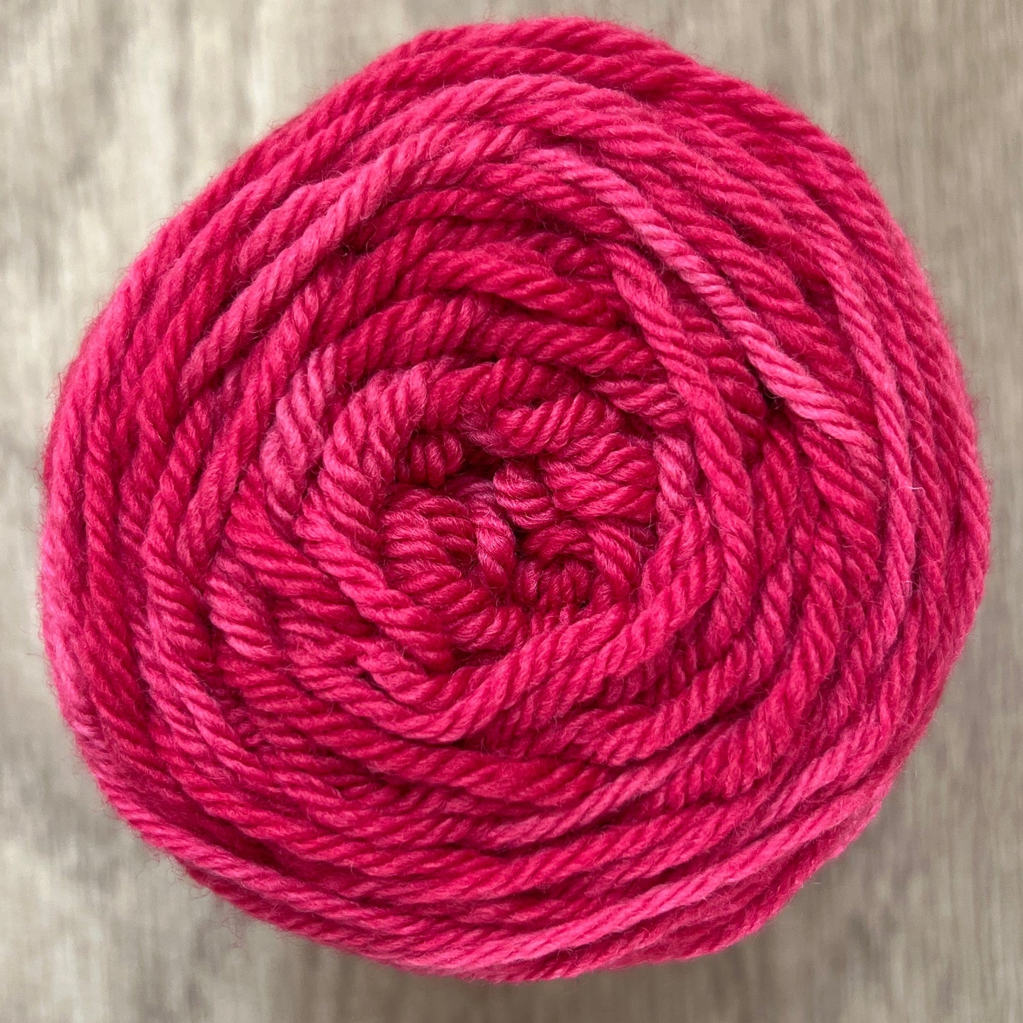 Ovillo de Lana Color Fucsia 126 - 72