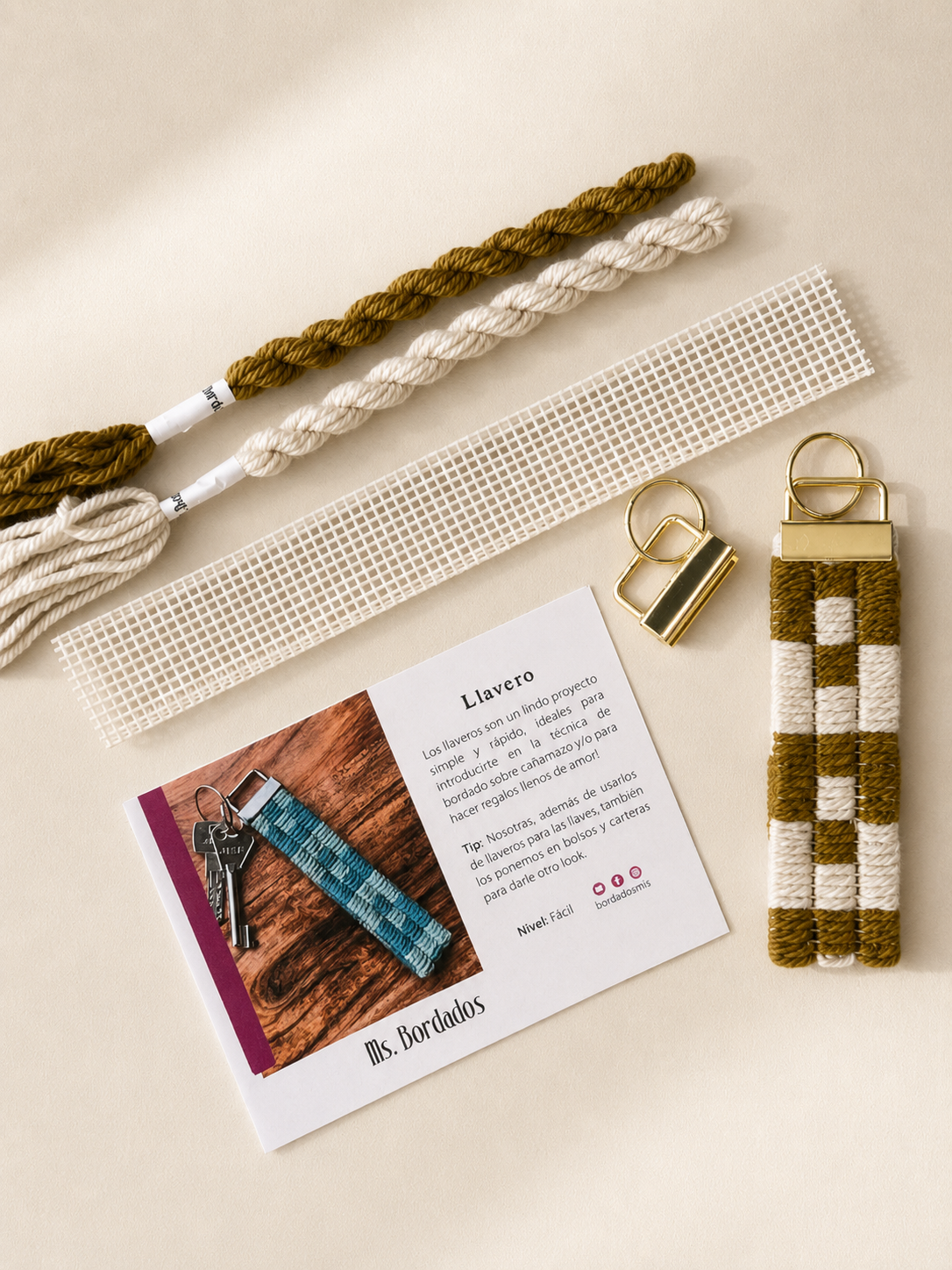 Kit de Bordado en Cañamazo – Llavero Cubos