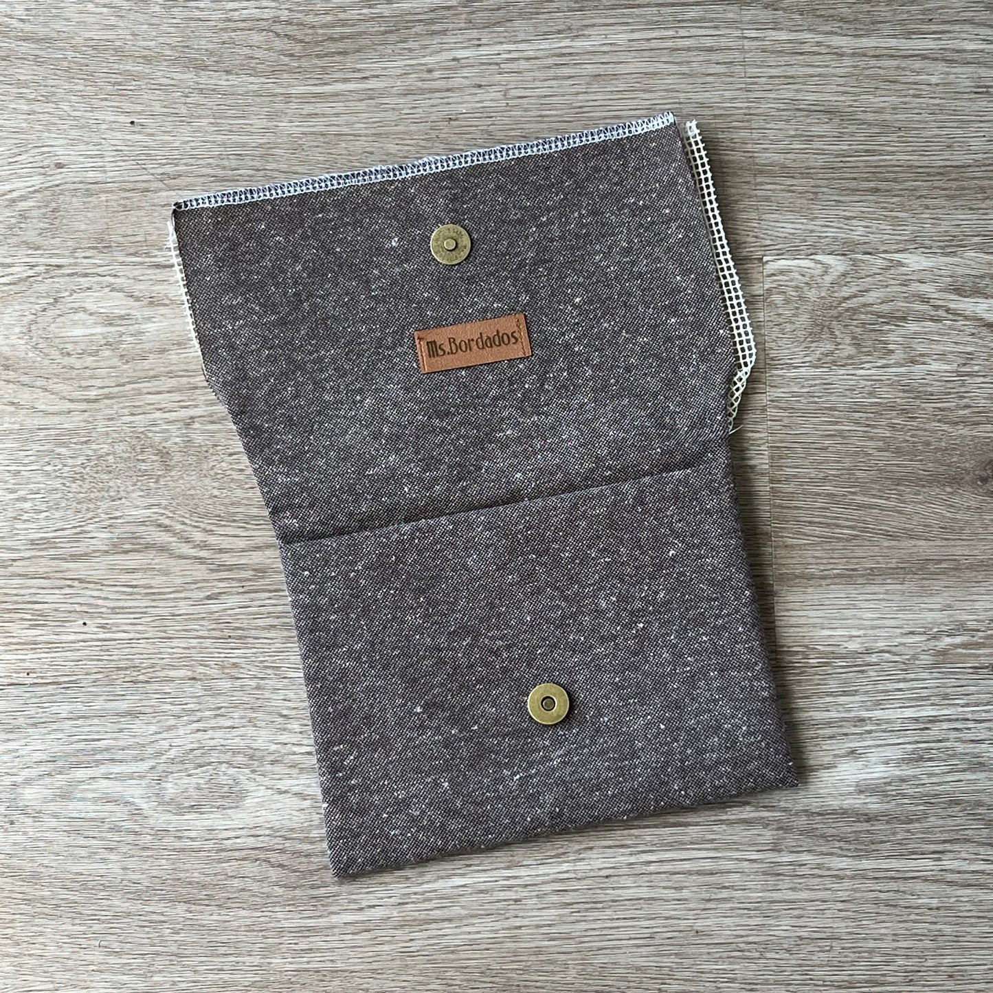 Bolsito beige indistinto