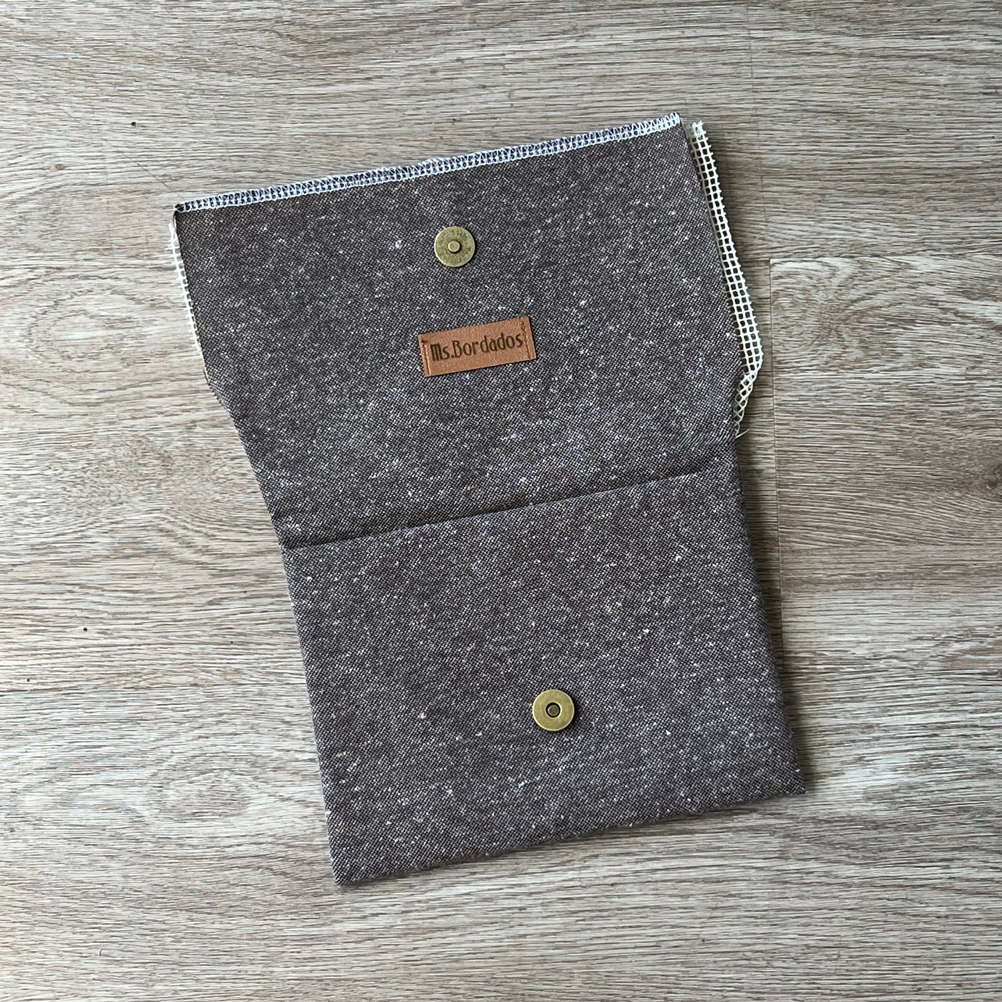 Bolsito beige indistinto