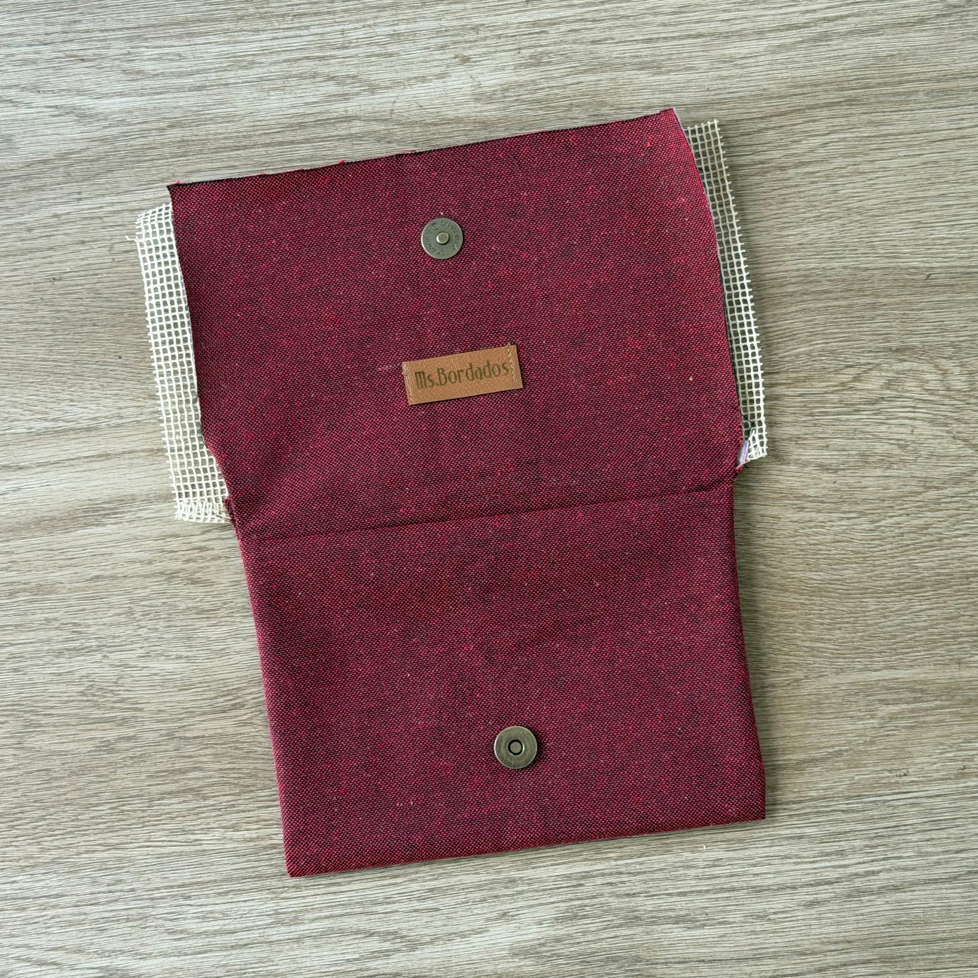 Bolsito rojo indistinto