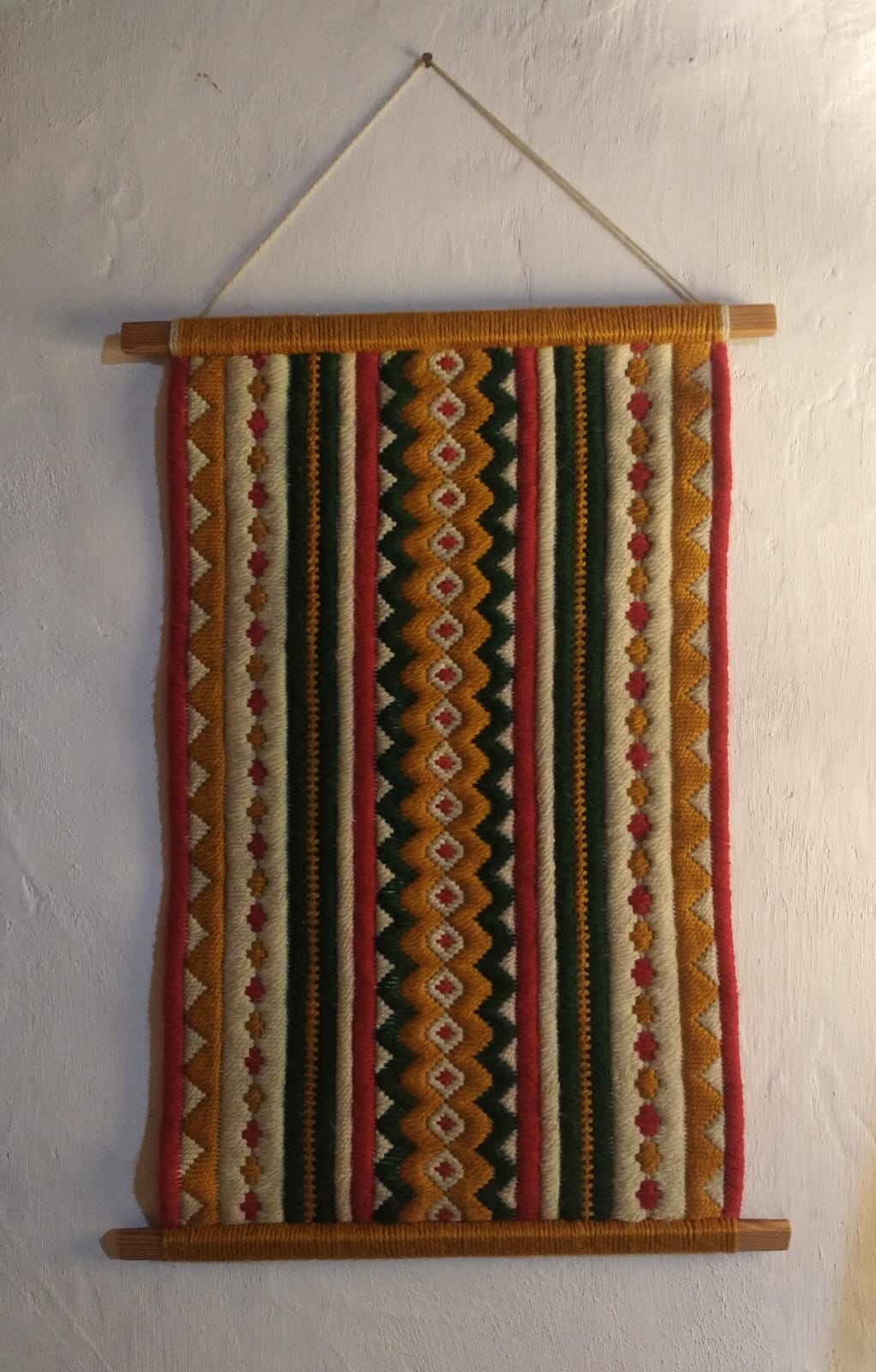 Bordado Bargello completo colgado en pared - alumna Ms Bordados