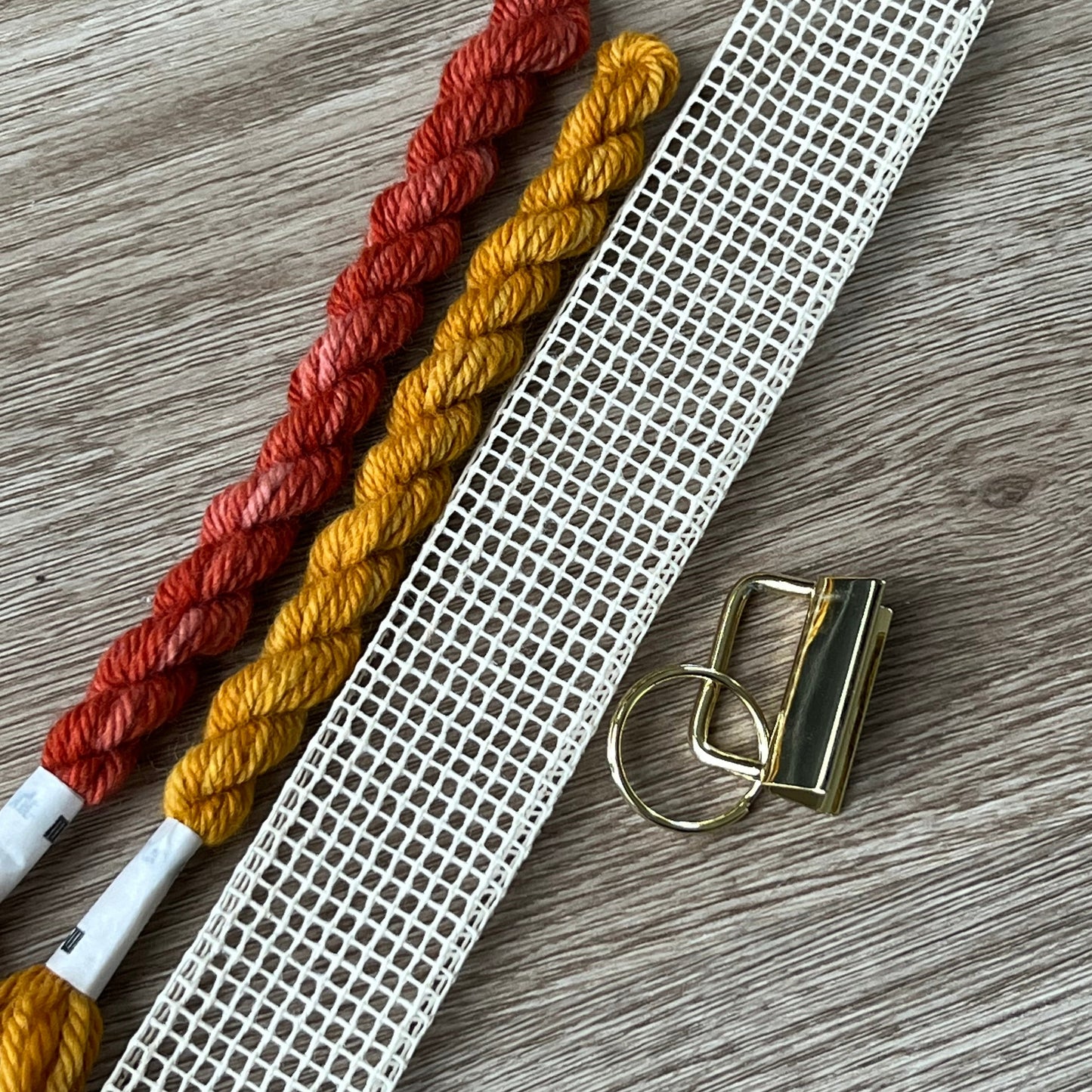 Llavero Naranja y Salmón