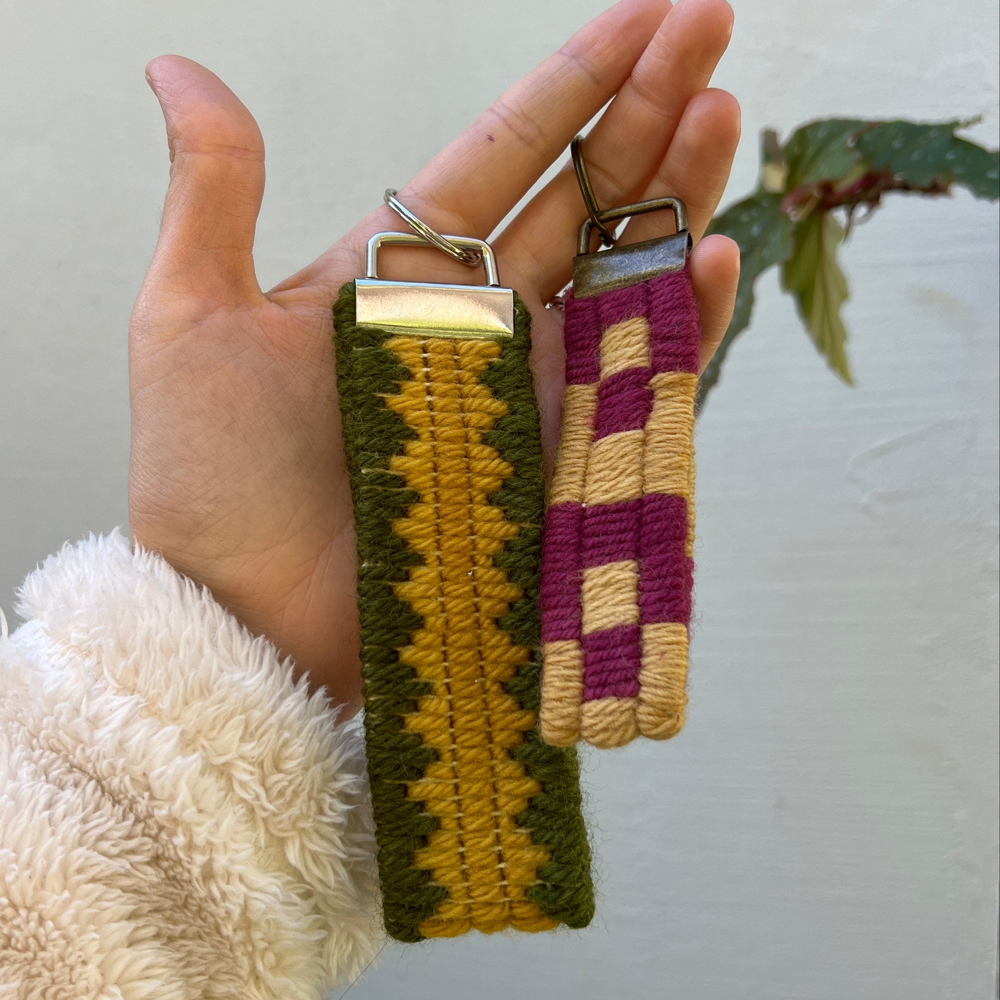 Llavero pirámides y cubo 