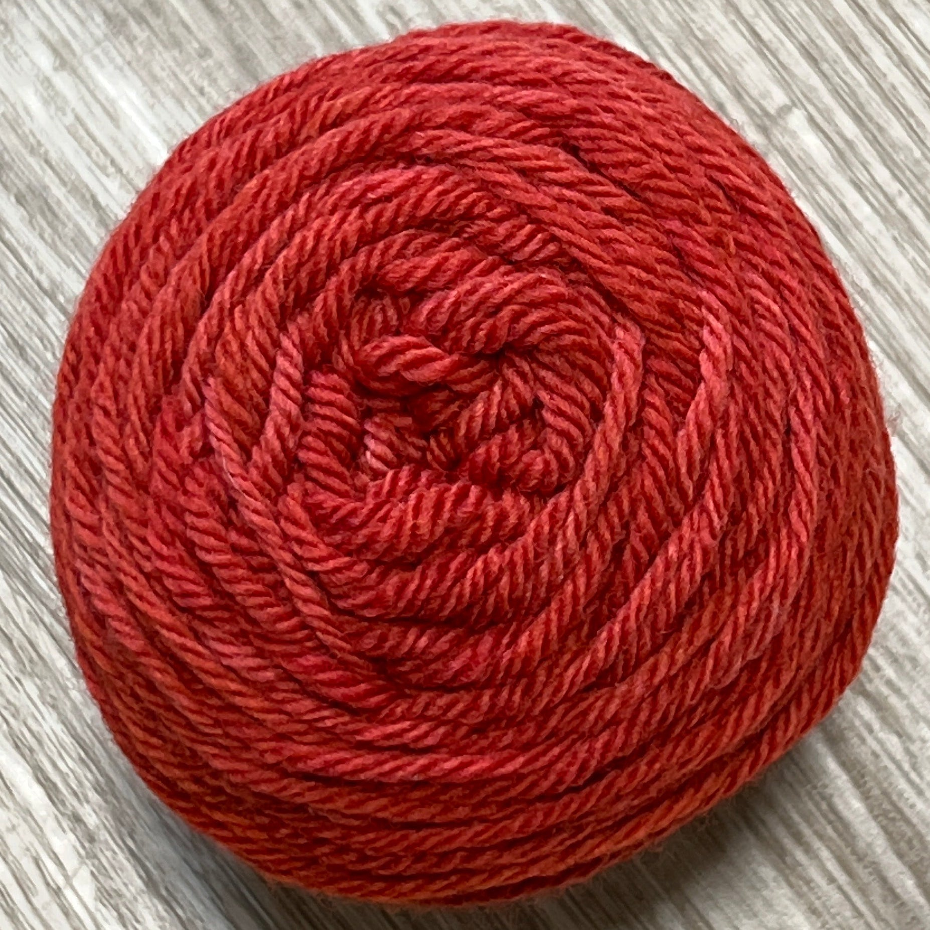Ovillo de lana merino uruguaya color poppy