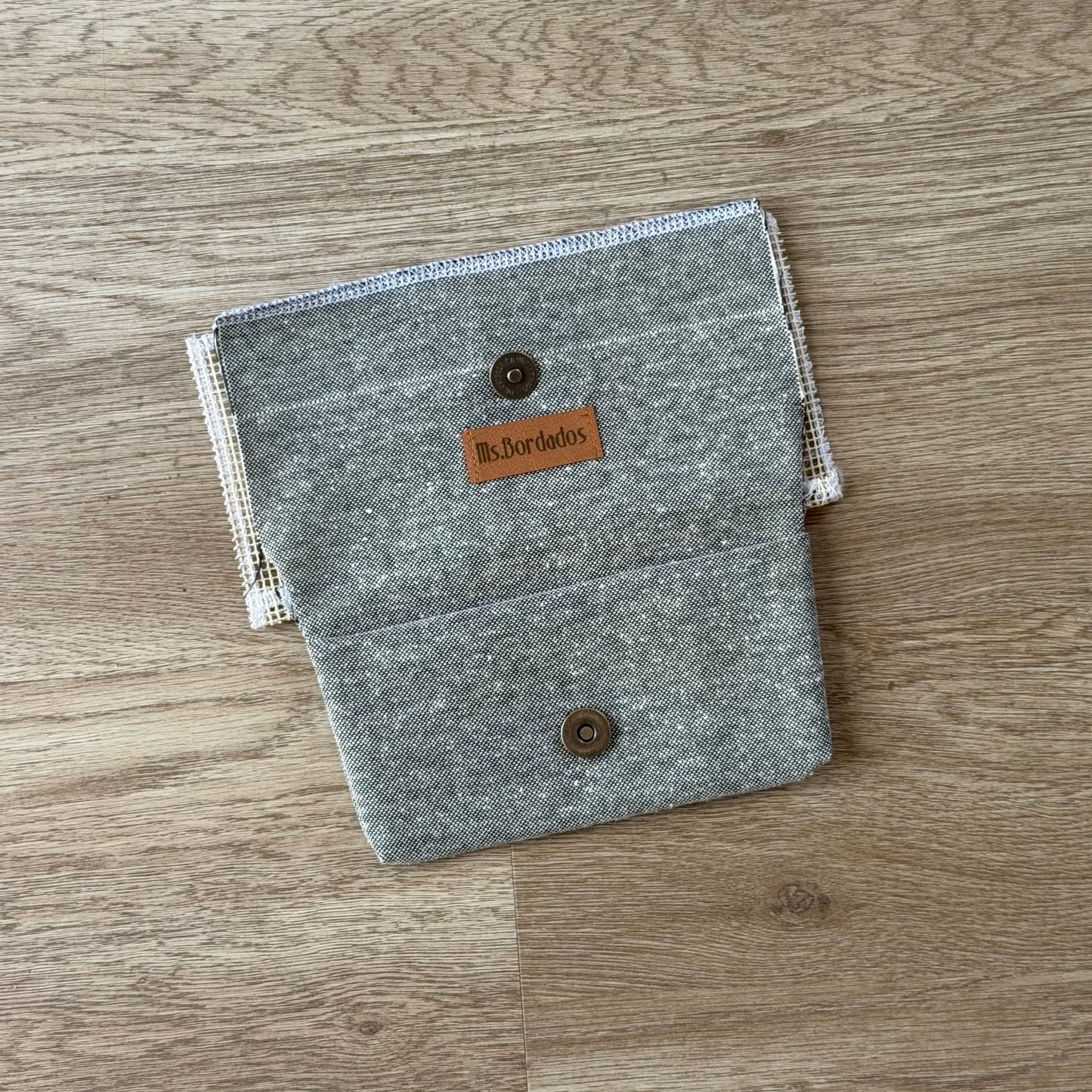 Portalentes gris indistinto