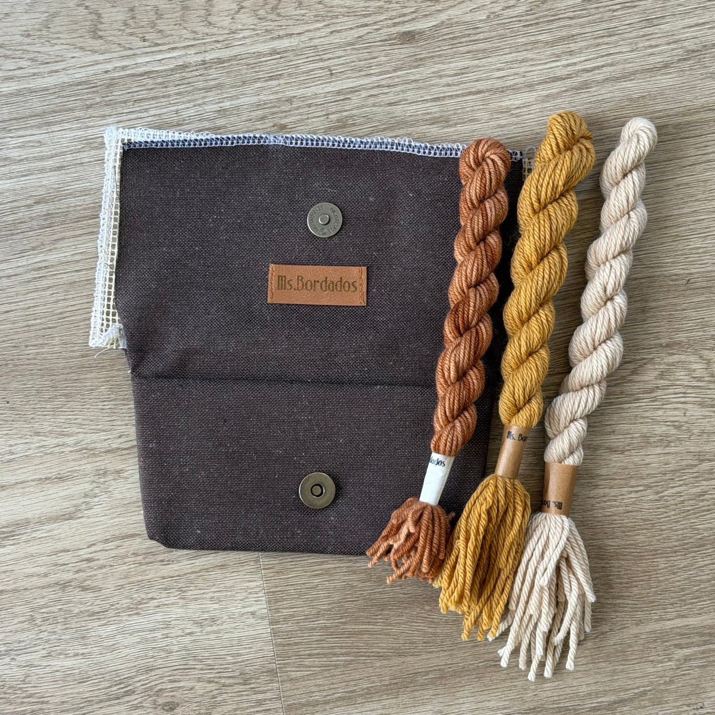 Portalentes marrón lanas dorado