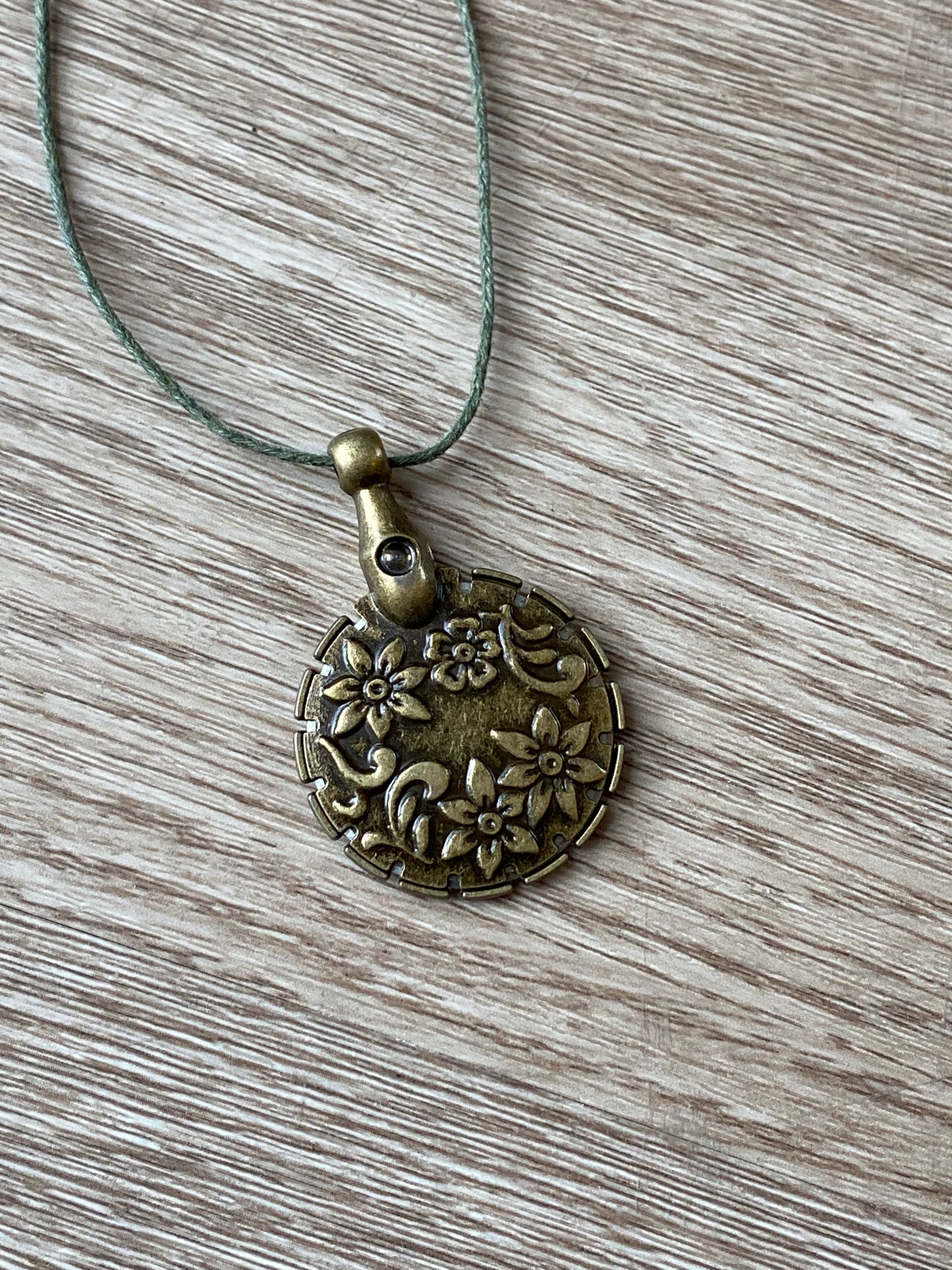 Tijera de Viaje Bronce