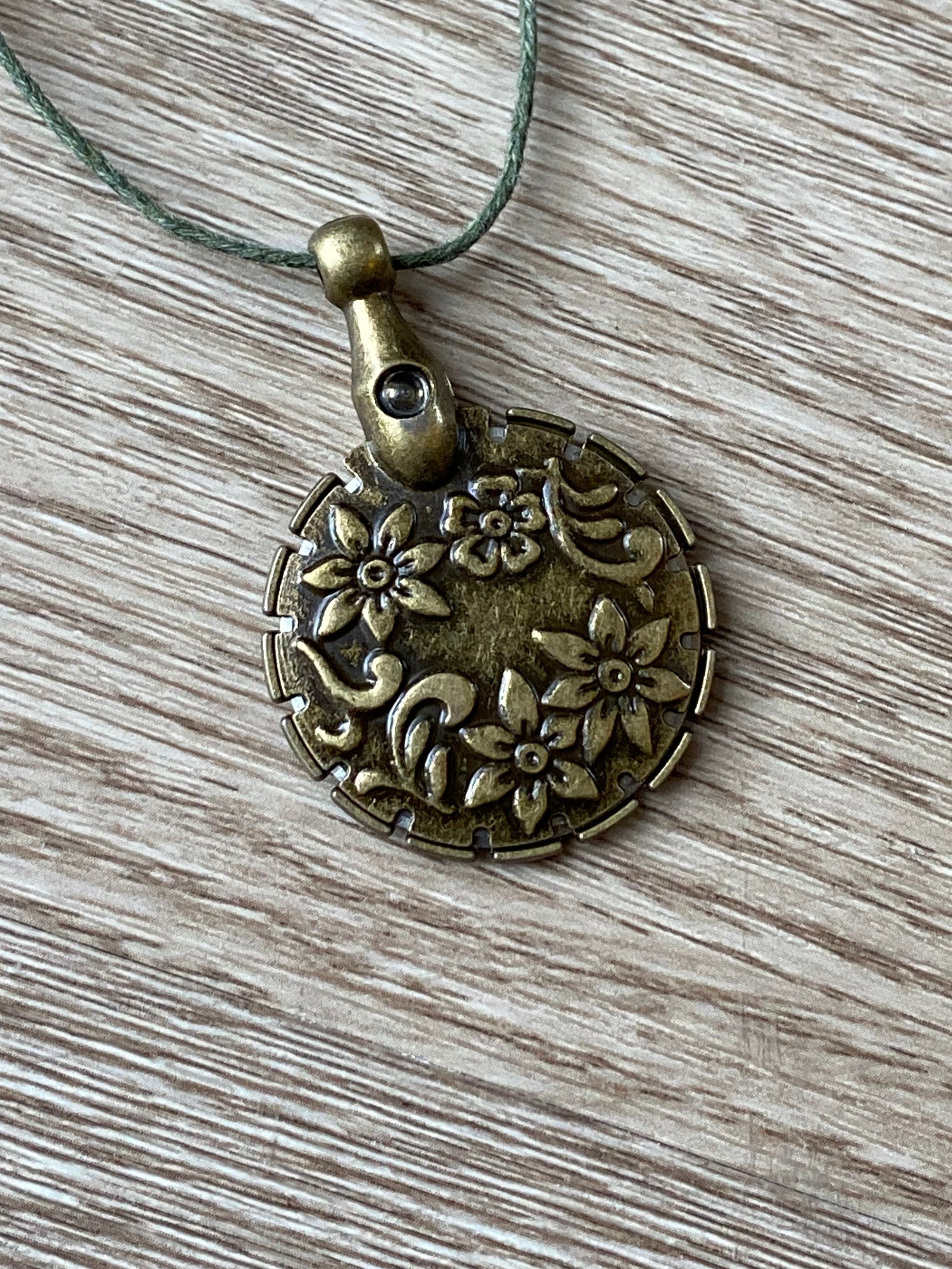 Tijera de Viaje Bronce