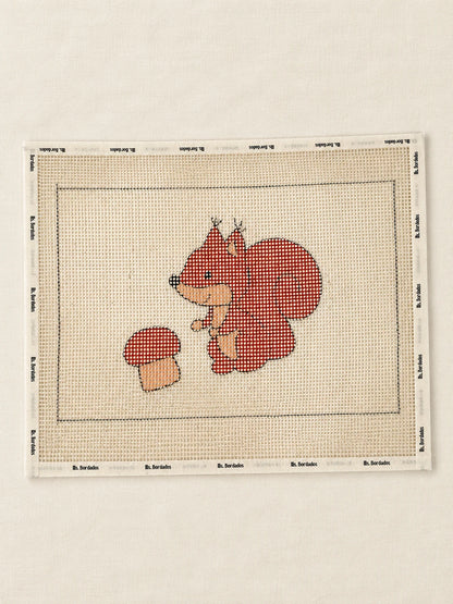 Cañamazo dibujado Infantil Ardilla: ejemplo del diseño de ardilla bordado a color sobre cañamazo — Ms. Bordados