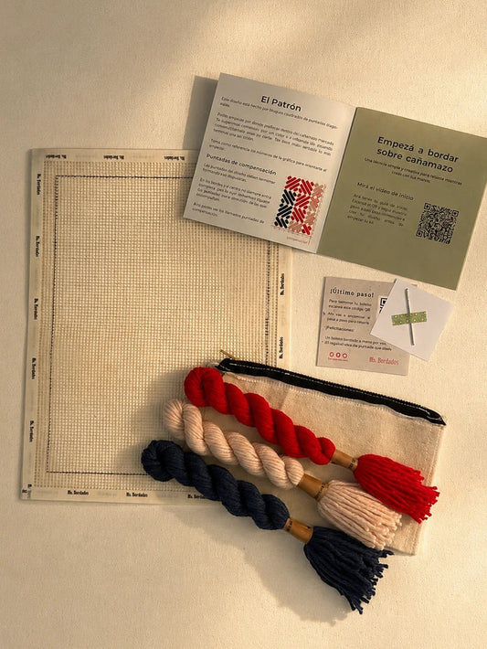 Kit de bordado en cañamazo Bolsito Tweed | Ms. Bordados
