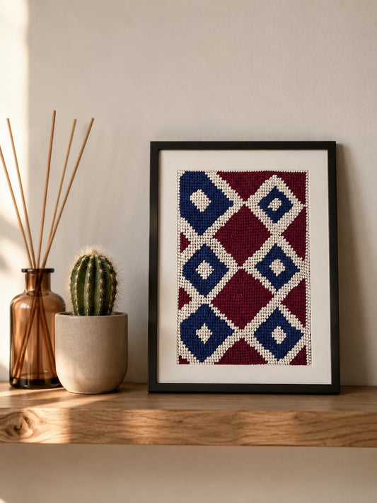 Cuadrito Vitral bordado en petit point, terminado y enmarcado, en azul, bordó y beige — Ms. Bordados