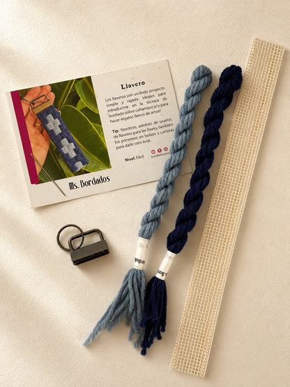 Kit de Bordado en Cañamazo – Llavero Cruces Blue