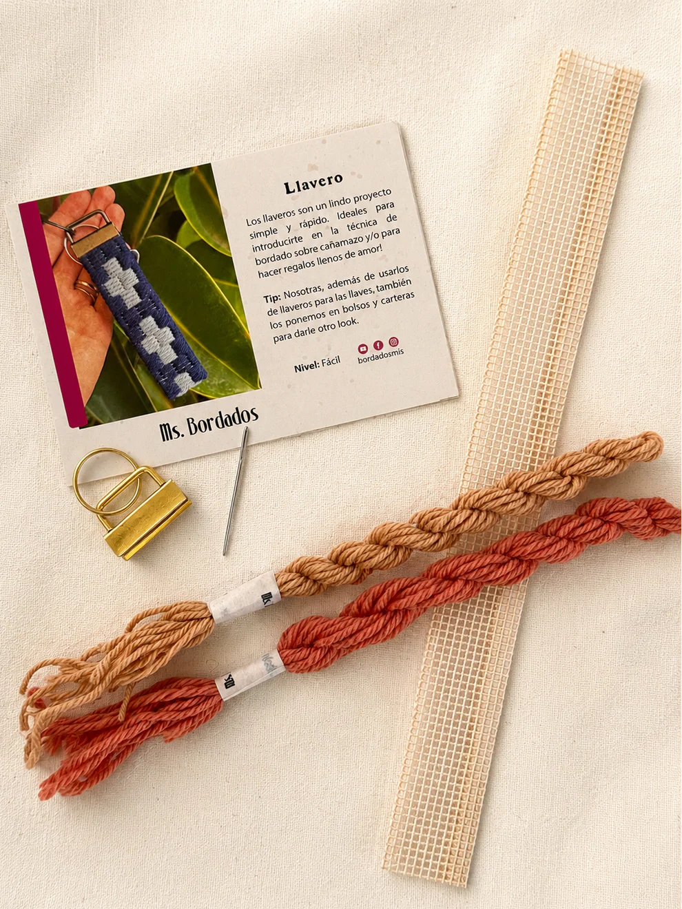 Kit de Bordado en Cañamazo – Llavero Cruces Pinky
