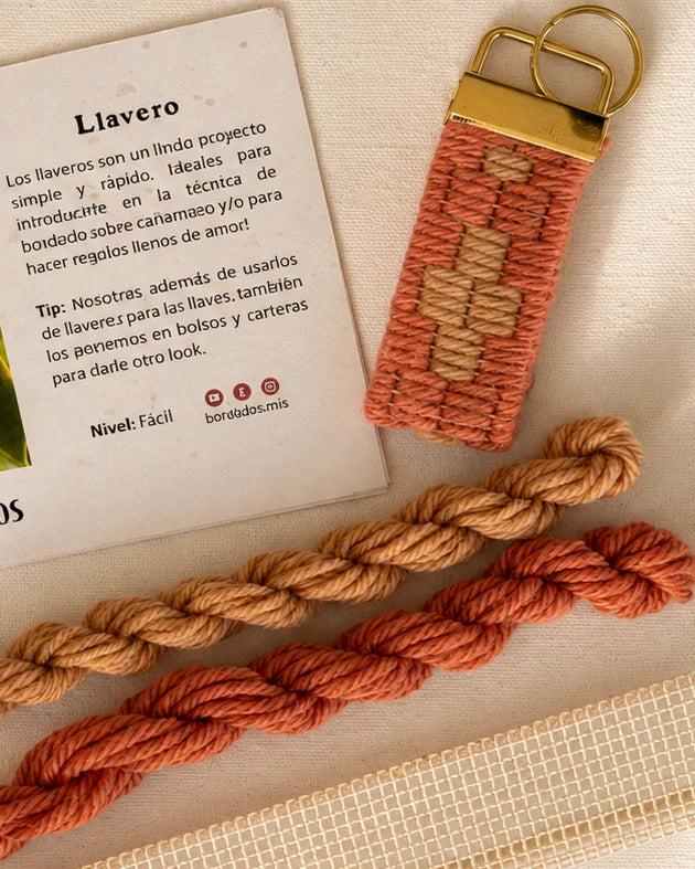 Kit de Bordado en Cañamazo – Llavero Cruces Pinky