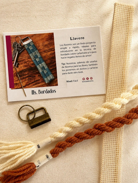 Kit de Bordado en Cañamazo – Llavero Cubos Arena