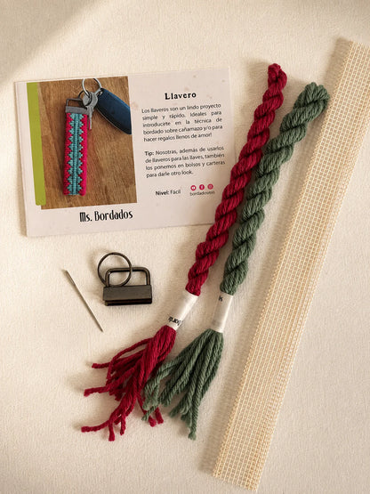 Kit de Bordado en Cañamazo – Llavero Piramides Flor