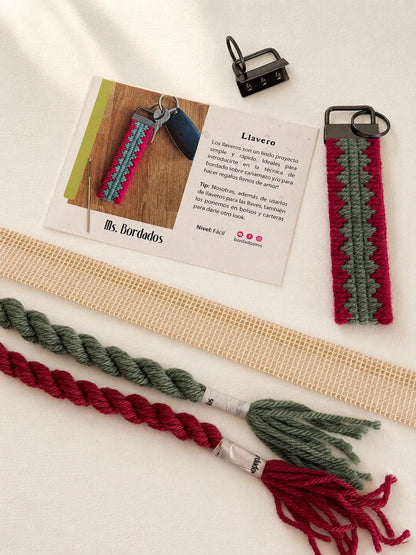 Kit de Bordado en Cañamazo – Llavero Piramides Flor