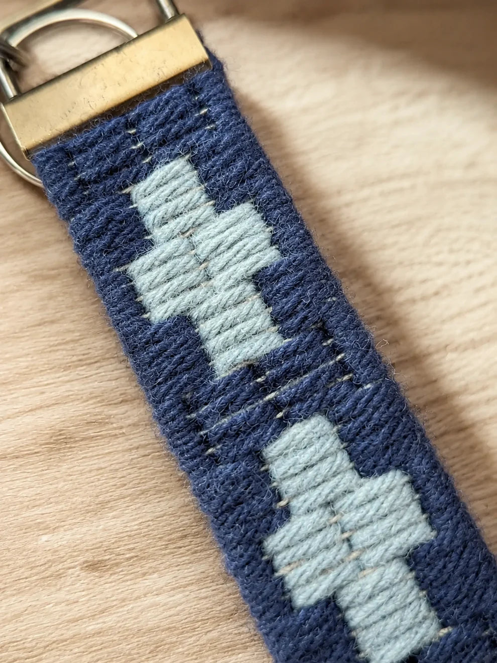 Kit de Bordado en Cañamazo – Llavero Cruces Blue