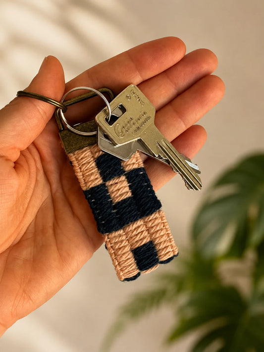 Kit de Bordado en Cañamazo – Llavero Cubos Cute