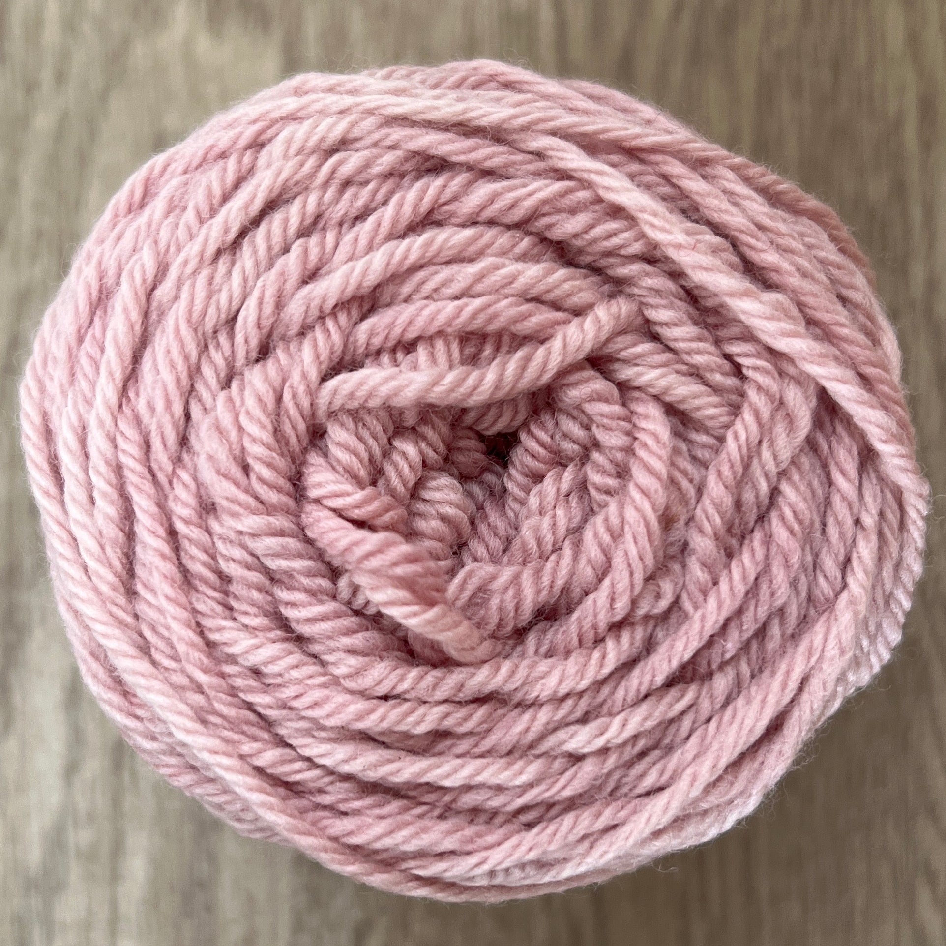 Ovillo de Lana Color Rosado 126 75 | Ms. Bordados